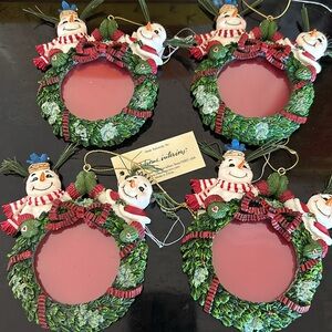 Picture ornaments set of 4